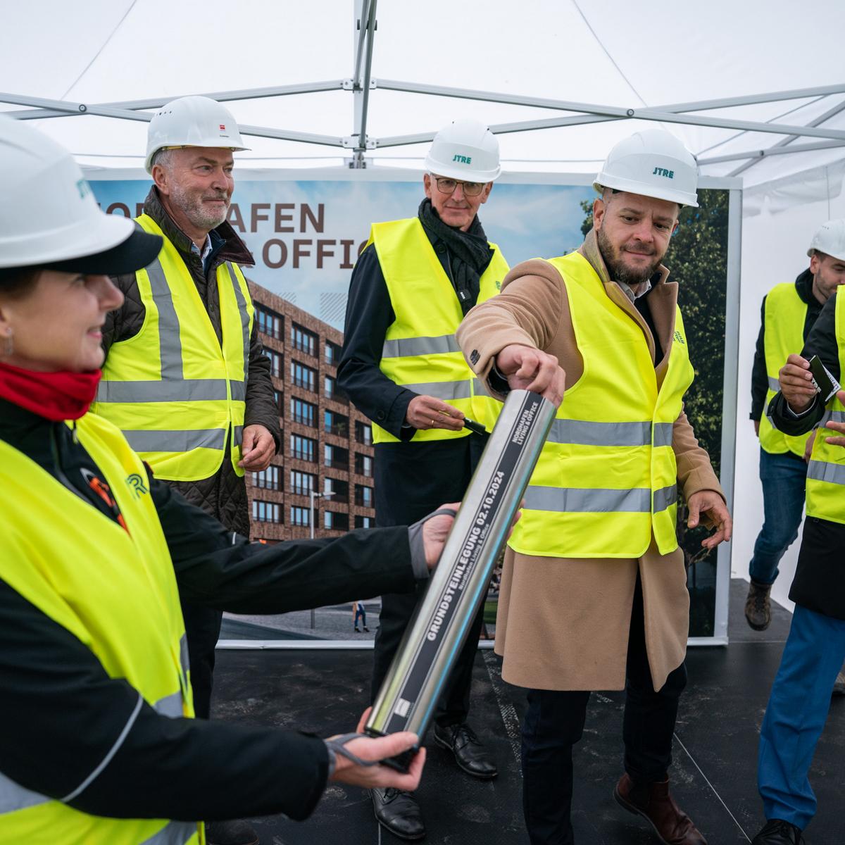 Representatives of JTRE and JTRE Germany lay the foundation stone and time capsule for the Nordhafen Living & Office building