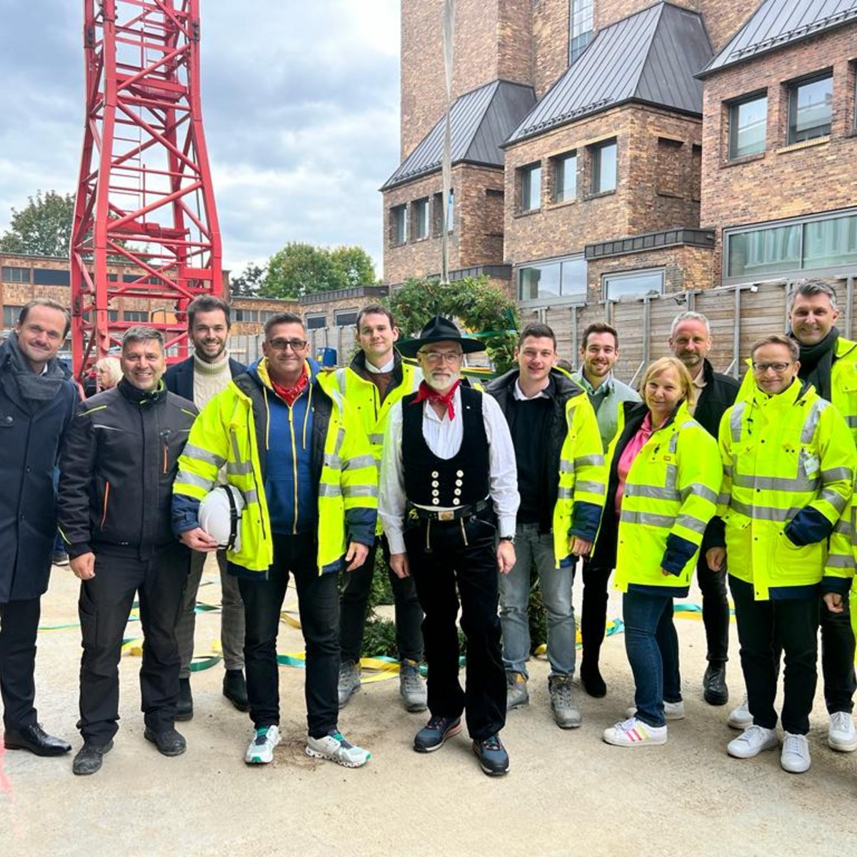 With the traditional topping-out speech, PORR foreman Renè Kirches wished the new building luck and blessings on behalf of the entire construction site team.
