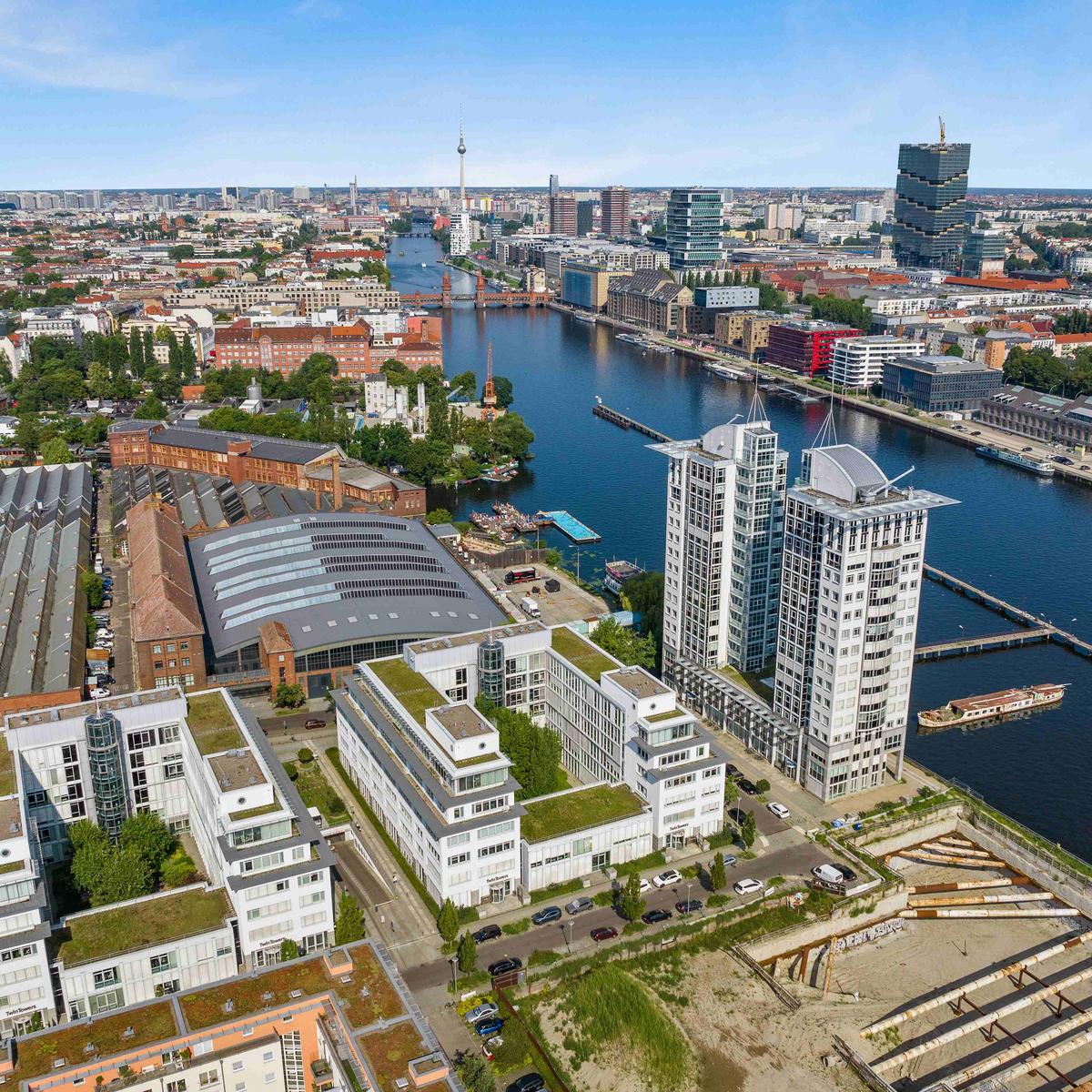 Aerial view of the TwinRowers in response to the news: WALTER is renting 1,700 m² to GUTcert in the TwinTowers