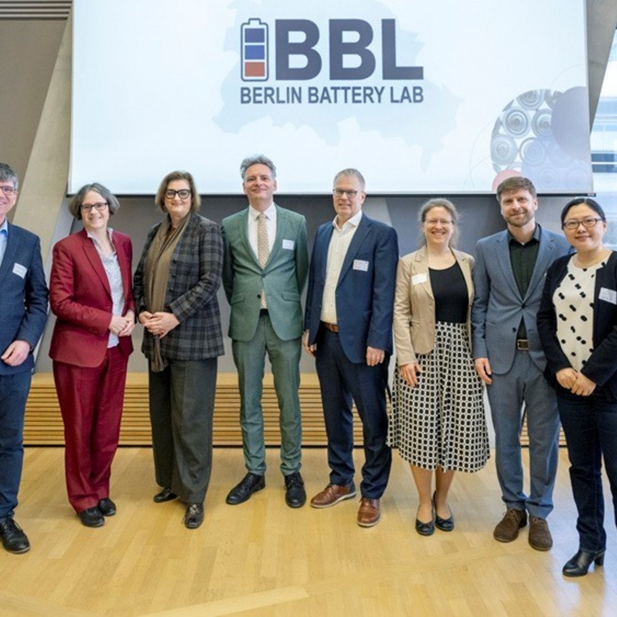 From left to right: Prof. Bernd Rech, Prof. Julia von Blumenthal, Dr. Ina Czyborra, Prof. Philipp Adelhelm, Prof. Ulrich Panne, Saskia Vormfelde, Dr. Tim Fellinger, Prof. Yan Lu