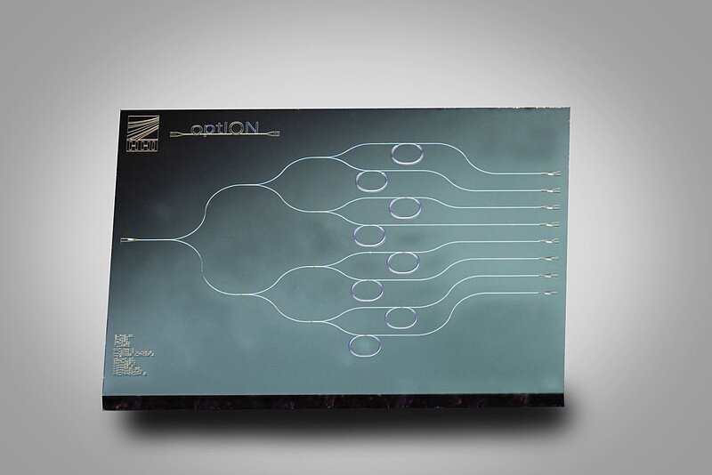 A photonic sensor chip developed in the optION project with eight sensor channels in the silicon nitride material platform.