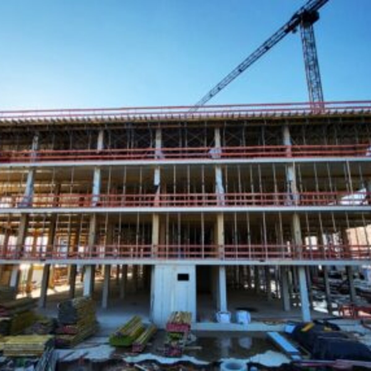 Construction site photo of the shell of the office building "Dockyard Waterfront Offices" in Berlin-Friedrichshain