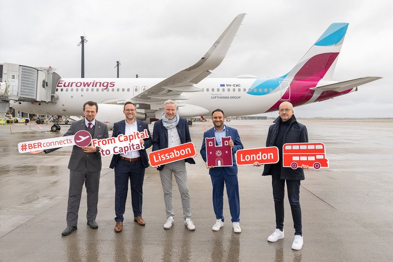 Crew in front of an Eurowings aircraft to expand connections from BER