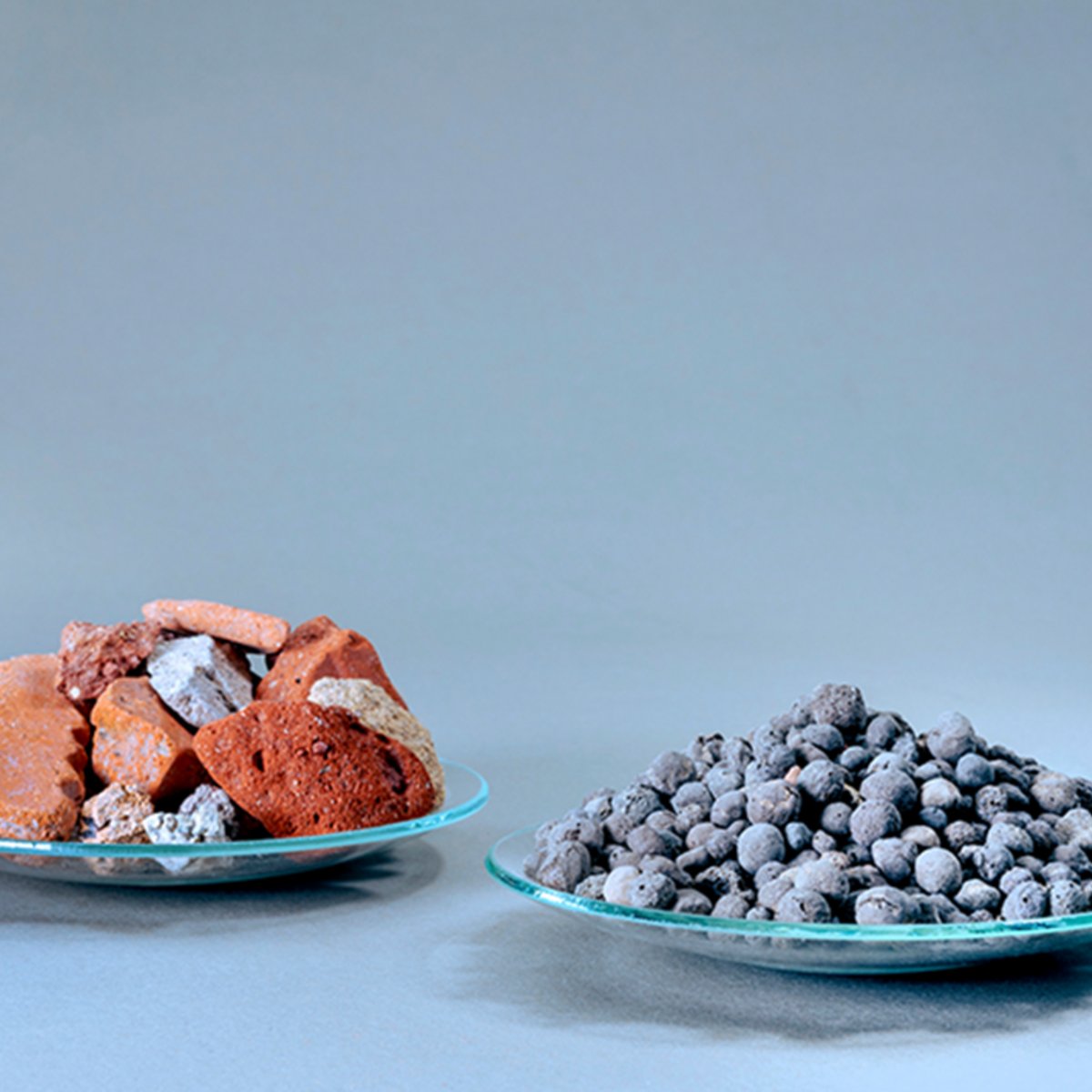 Symbolic image of rubble and granulates on the topic: Lightweight granulates from construction waste