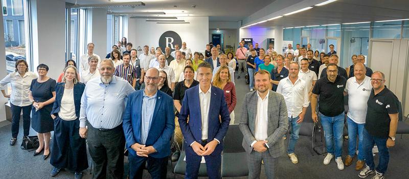 In the picture, various people can be seen at the official opening of the first start-up center in Wildau.