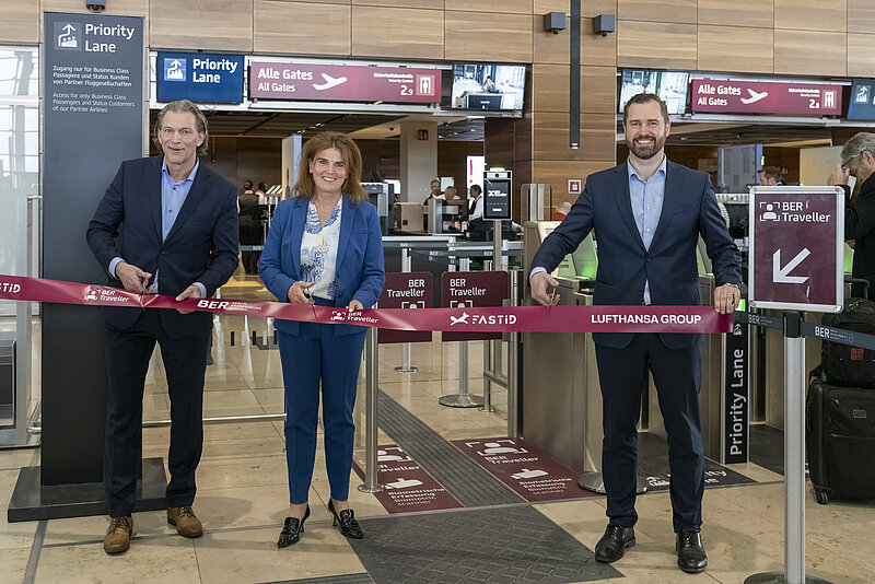 Inauguration of the biometric access control by Albert van Veen, Managing Director of FastID, Heike Birlenbach, Head of Costomer Experience Lufthansa Group and Thomas Hoff Andersson, COO BER.