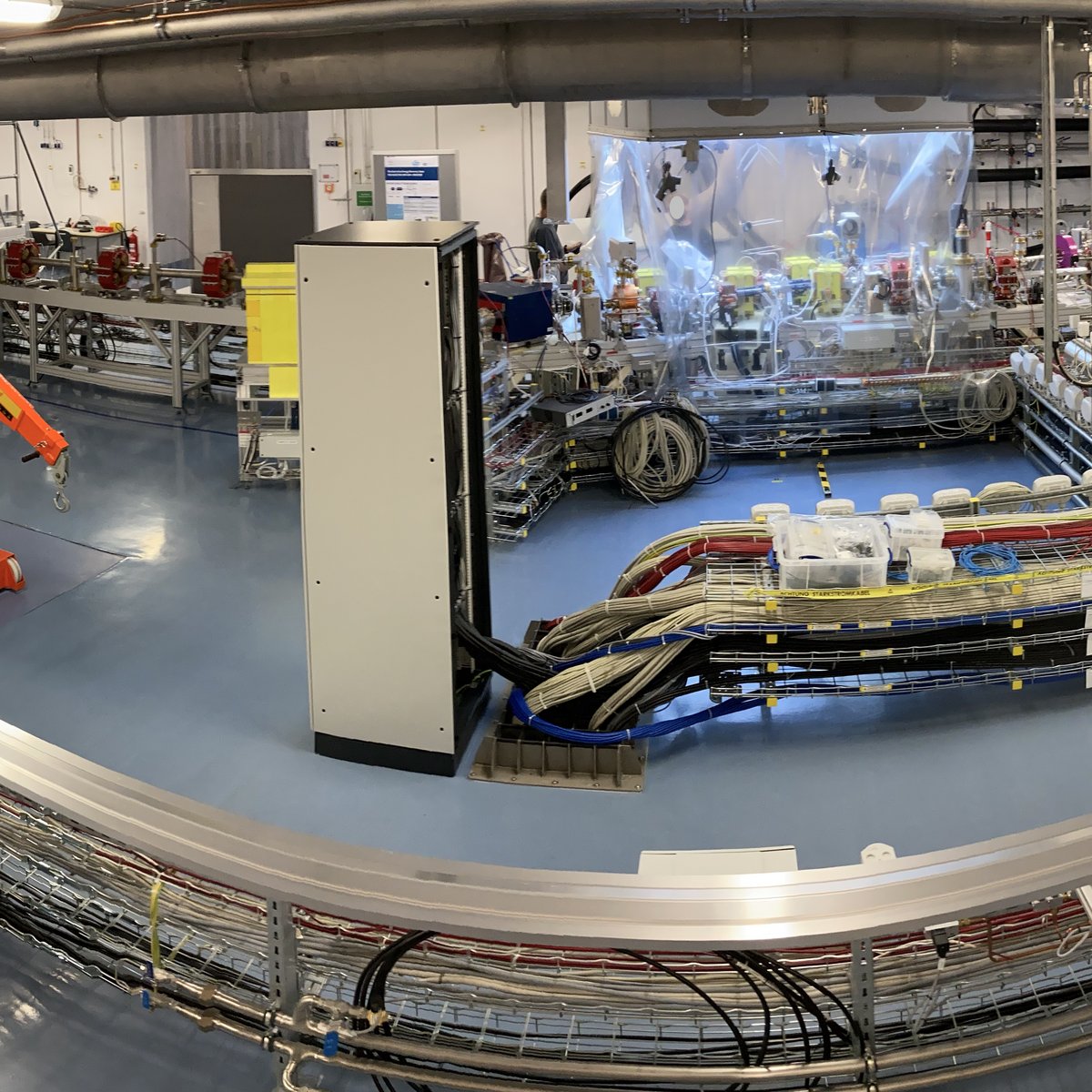 At HZB, novel concepts for particle accelerators are being developed and tested that offer a wide range of possible applications. Here is a glimpse into the SEAlab (Sustainable Electron Accelerator Laboratory) at HZB. 