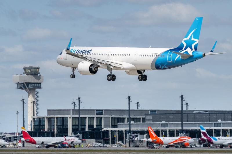 New airline at BER: First Air Transat aircraft lands successfully. The Canadian airline is operating modern, fuel-efficient Airbus A321LR aircraft on the BER–Toronto route. The aircraft can accommodate 199 passengers.