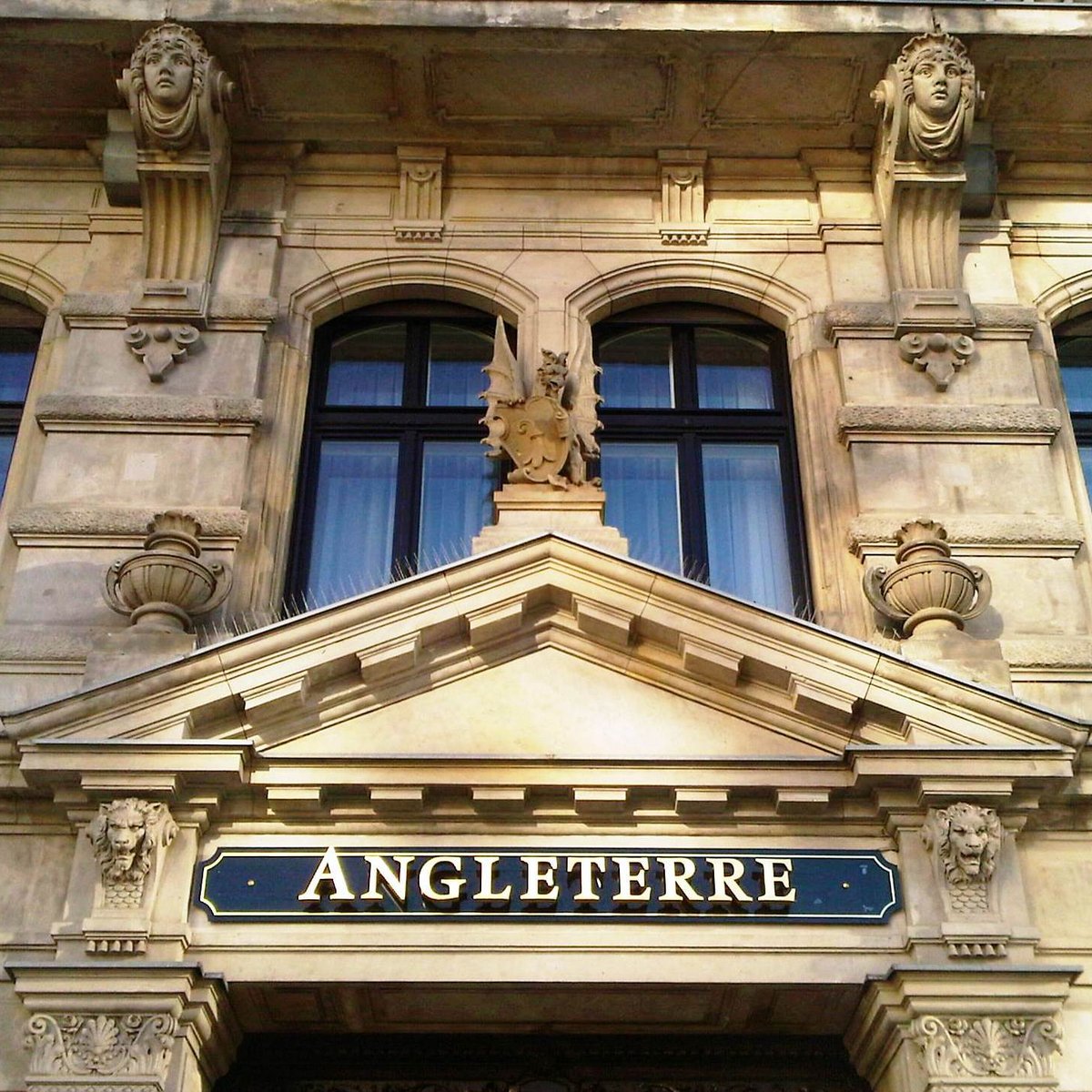 Eingangsportal Hotel Angleterre