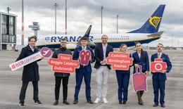 Crew on the tarmac to Ryanair expands its flight offer from BER with Thomas Kohr, Head of Corporate ＆ Business Development, Flughafen Berlin Brandenburg GmbH (1st from left) and Johannes Mohrmann, Senior Manager Business Development Aviation, Flughafen Berlin Brandenburg GmbH (centre) surrounded by the Ryanair crew.