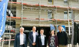 Mayor Andreas Igel, Florian Lanz (CEO of Laborgh Investment GmbH), Peter Maaß & Sandra Dreyer (STADT UND LAND Wohnbauten-Gesellschaft mbH), Leo W. A. de Man (CEO of Kondor Wessels Holding GmbH).