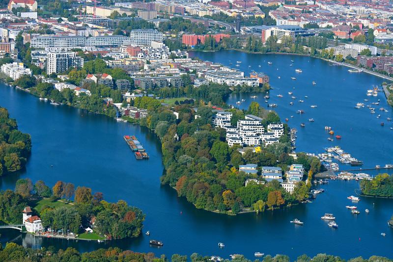 Aerial view of Stralau Island (Berlin) for the news: BAUWERT AG acquires historic property in Berlin