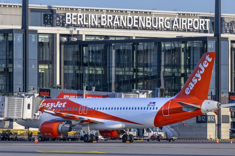 Promotional image for the Berlin Brandenburg Airport traffic report in June 2025