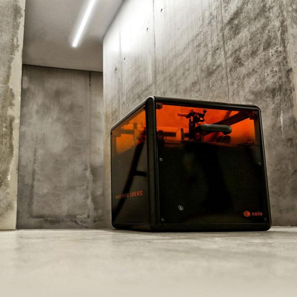 Xube, a transparent device in the shape of a cube, the 3D printer from Xolo GmbH.