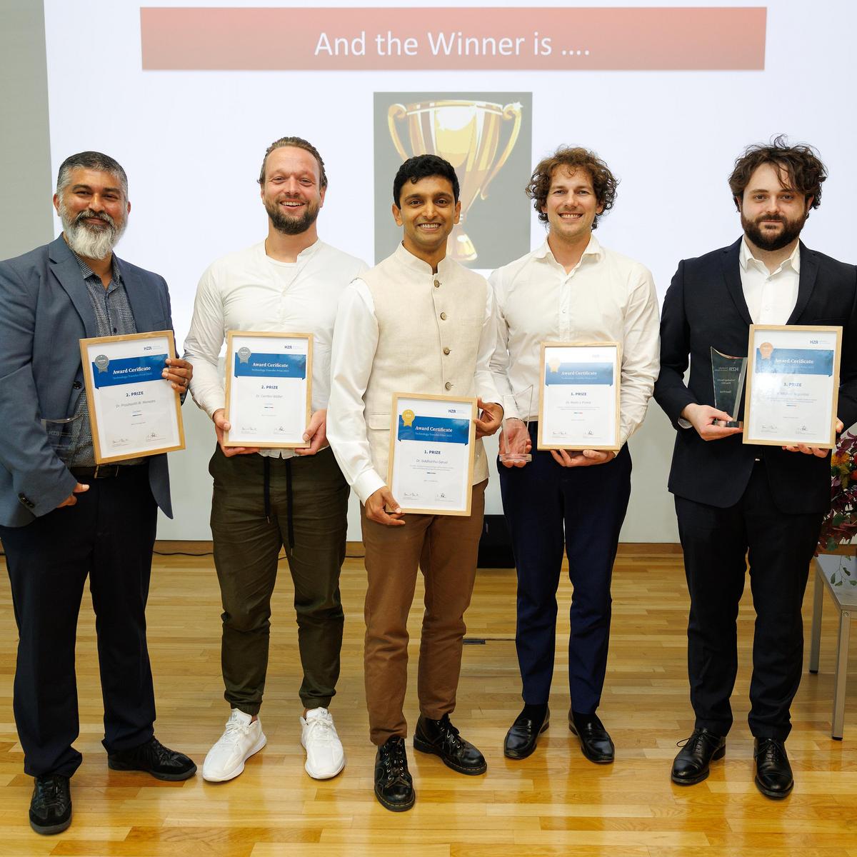 Photo of the winning teams. First place: Siddhartha Garud and Kevin J. Prince (third and fourth from left) Second place: Prashanth W. Menezes and Carsten Walter (first and second from left) Third place: Michele Segantini (right) © HZB M. Setzpfandt