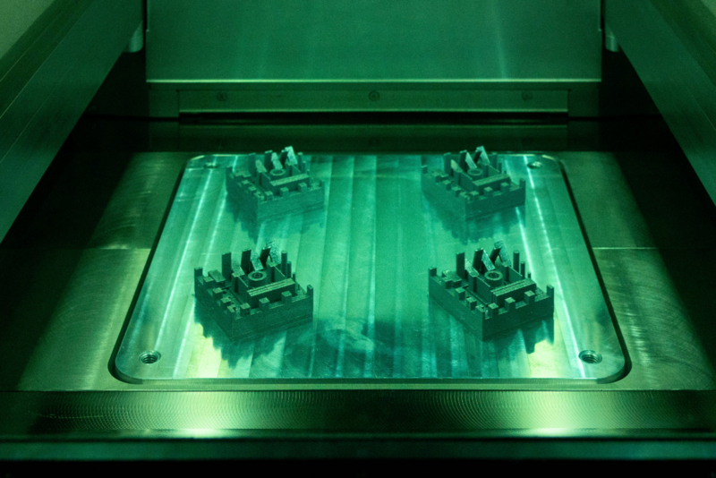 Delicate 3D-printed metal components on a scanner for quality inspection in aviation.