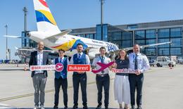 In front of a Dan Air airplane in the picture: Johannes Mohrmann, Senior Manager Business Development Aviation, Flughafen Berlin Brandenburg GmbH (1st from right), Diana Wesser, Sales and Marketing Manager, Dan Air GSE Friends Touristik Marketing (2nd from left) and crew.