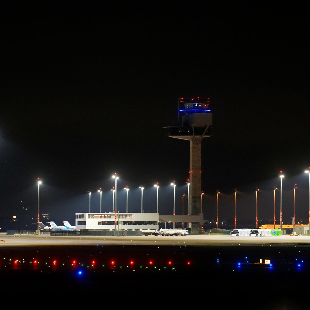 Night-time view of the airport apron.