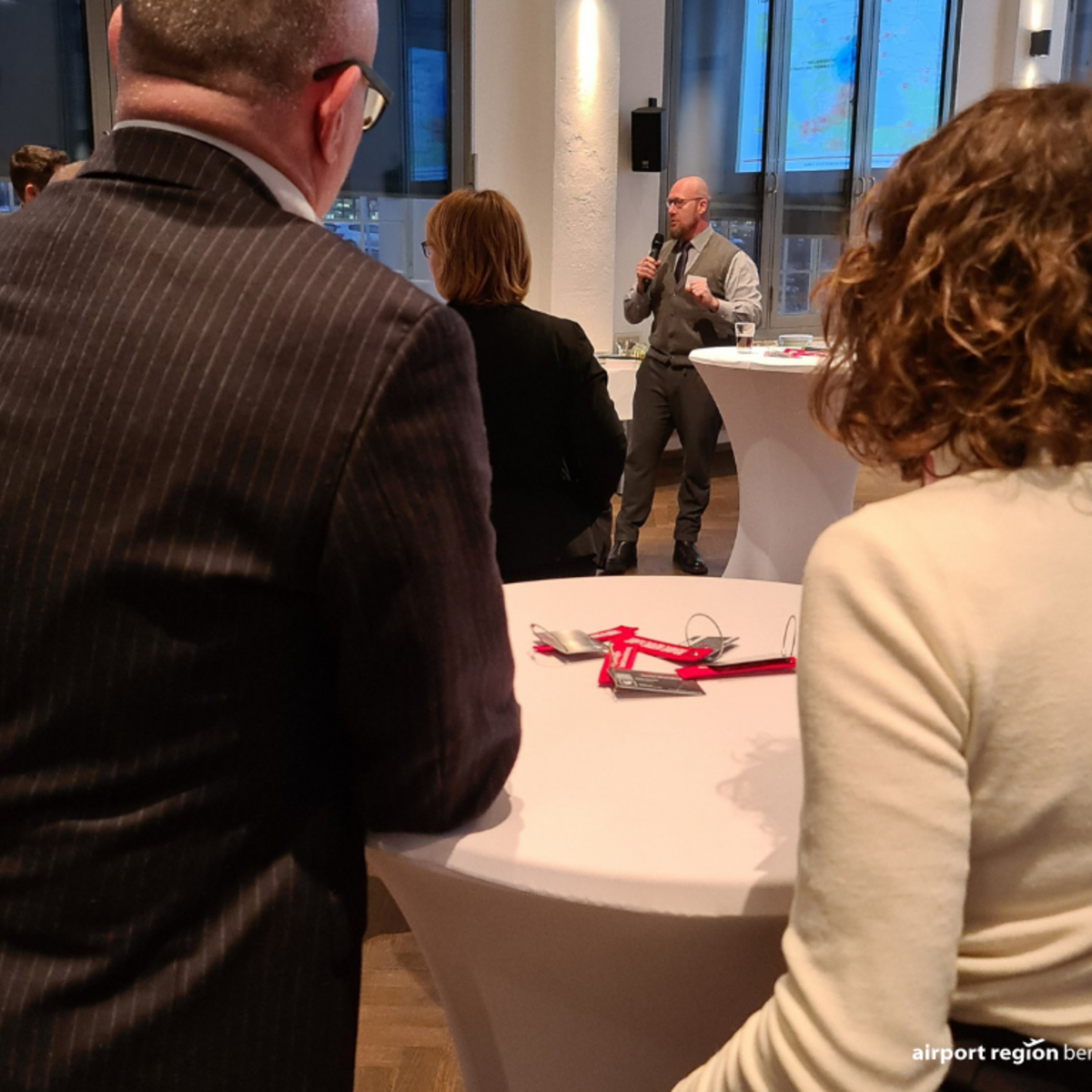 Guests at the Brand Alliance Partner Meeting of the Airport Region Berlin Brandenburg listen to a keynote speech